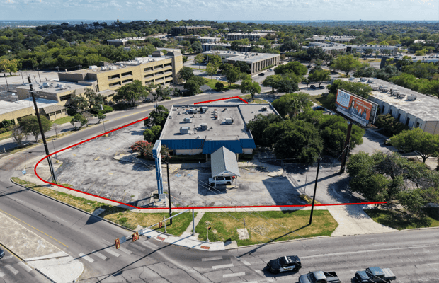 4306 NW Loop 410 — photo 2