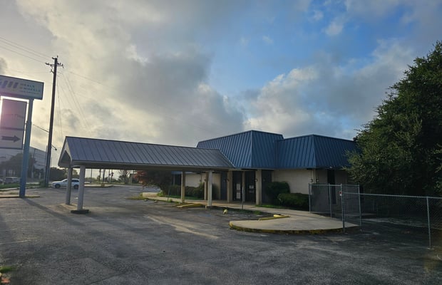 4306 NW Loop 410 — photo 11