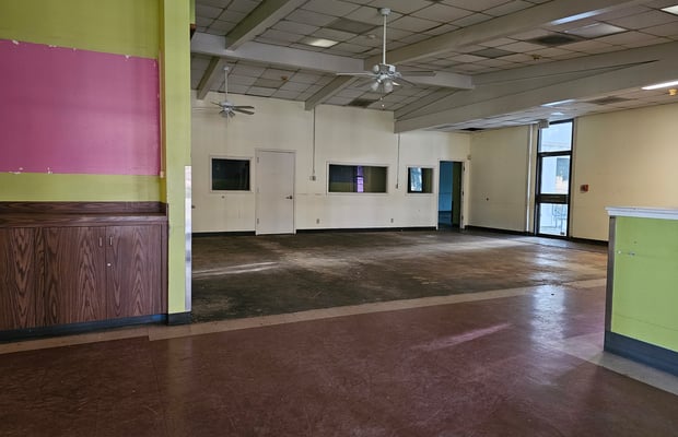 4306 NW Loop 410 — photo 13