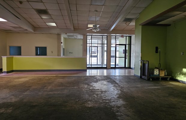 4306 NW Loop 410 — photo 16