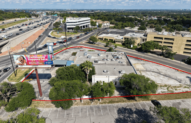 4306 NW Loop 410 — photo 3