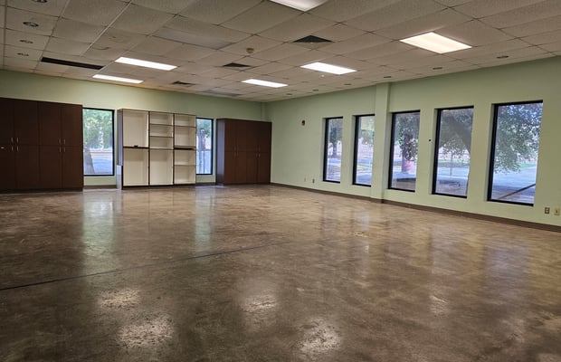 4306 NW Loop 410 — photo 23