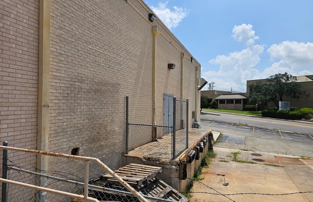 4306 NW Loop 410 — photo 44