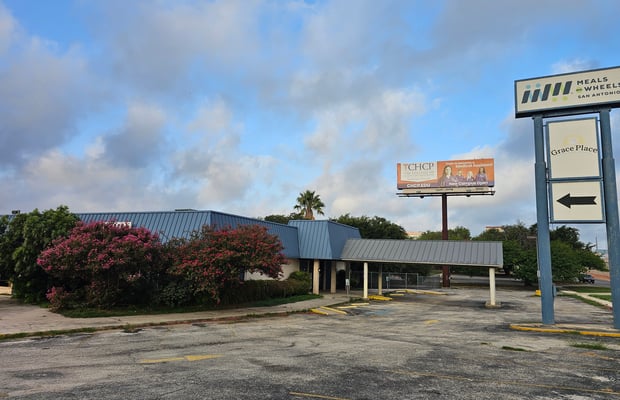 4306 NW Loop 410 — photo 8