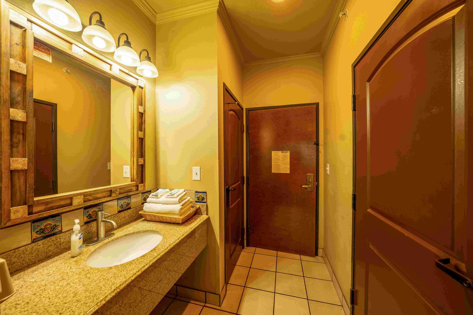 La Hacienda Inn, 1524 E Commerce St & Olive, San Antonio — photo 12