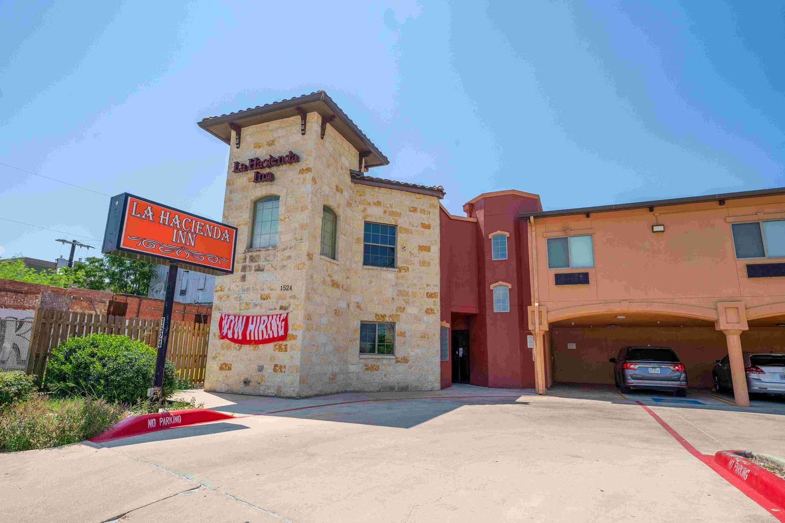 La Hacienda Inn, 1524 E Commerce St & Olive, San Antonio — photo 3