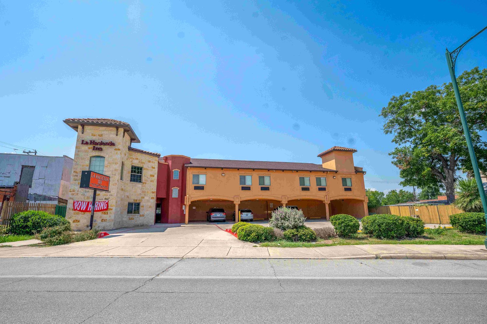 La Hacienda Inn, 1524 E Commerce St & Olive, San Antonio — photo 4