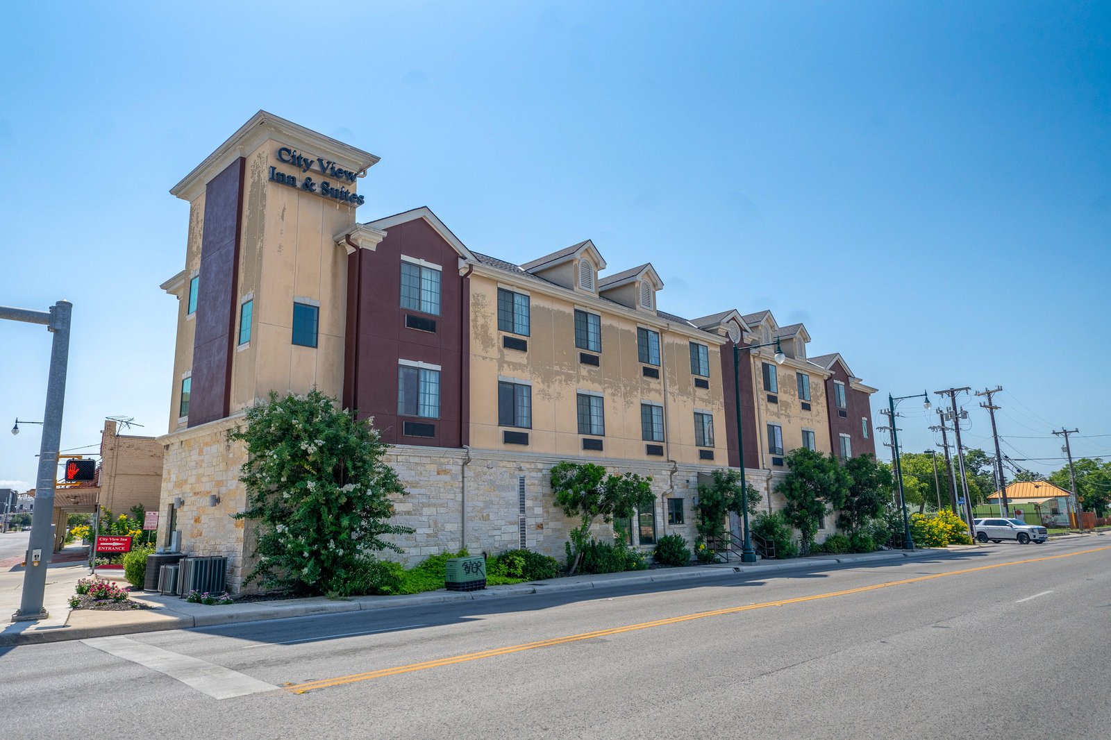 City View Inn & Suites - 1306 E Commerce St & Cherry — photo 1