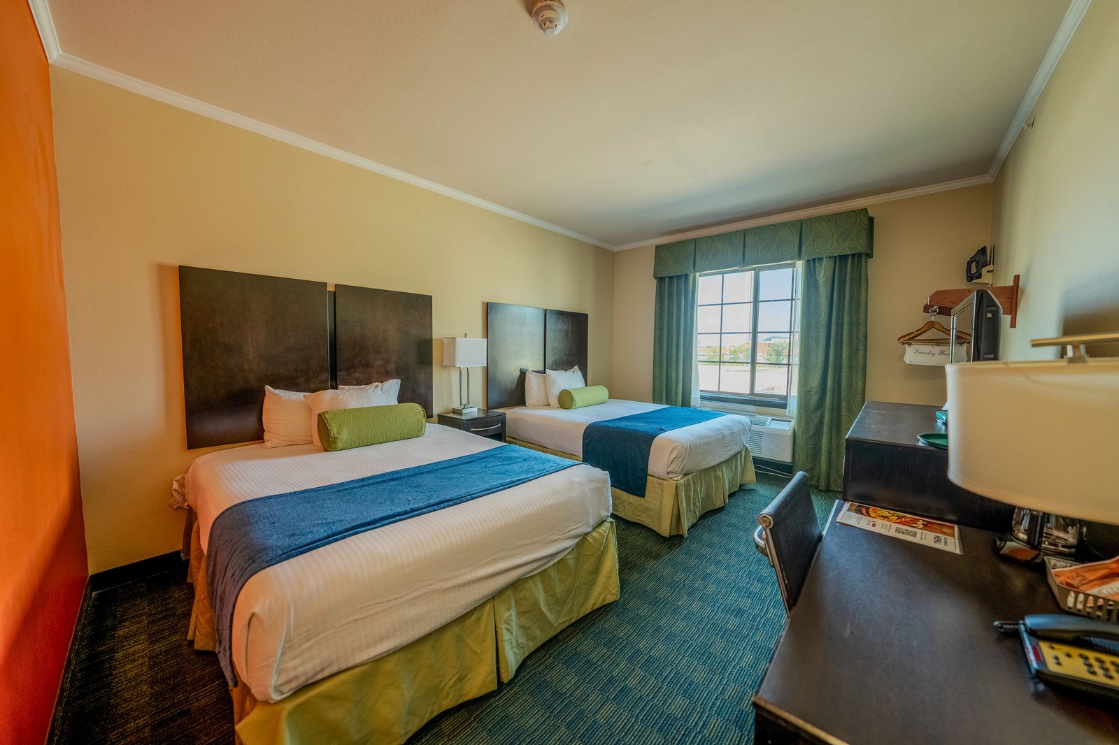 City View Inn & Suites - 1306 E Commerce St & Cherry — photo 12