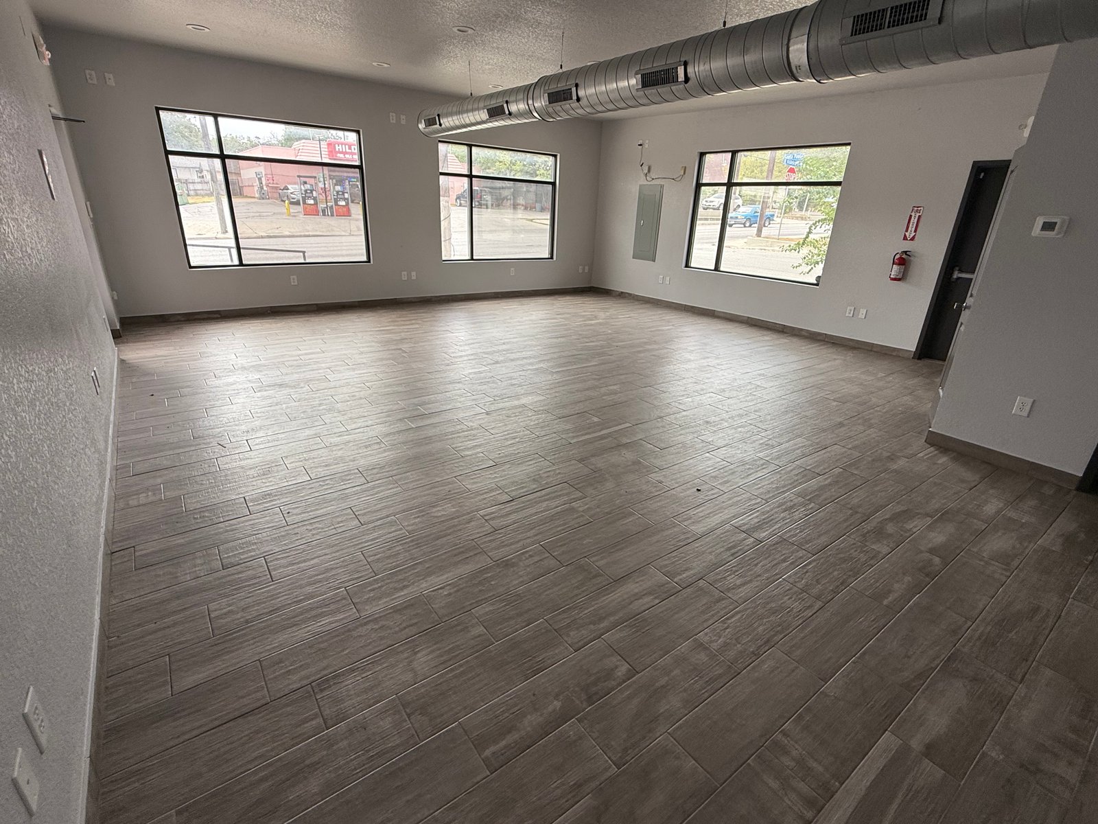 1443 w hildebrand — photo 12
