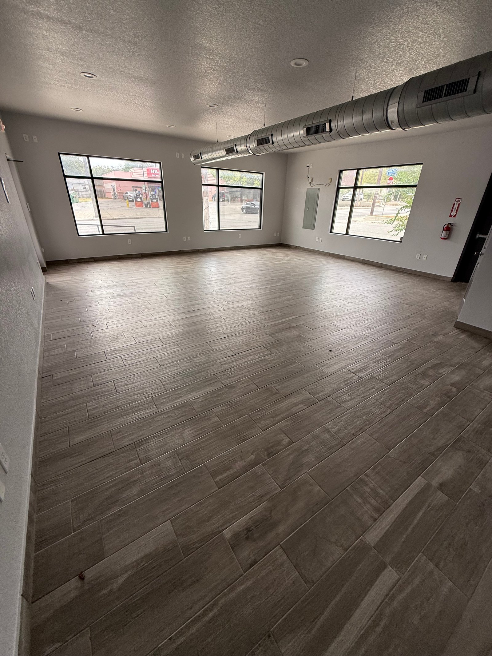 1443 w hildebrand — photo 13