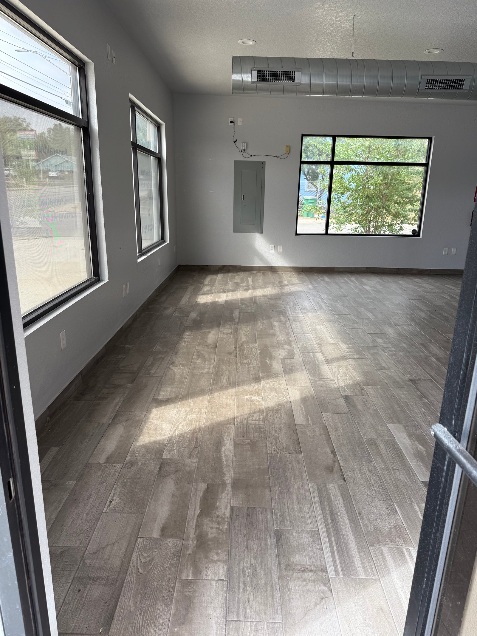 1443 w hildebrand — photo 17