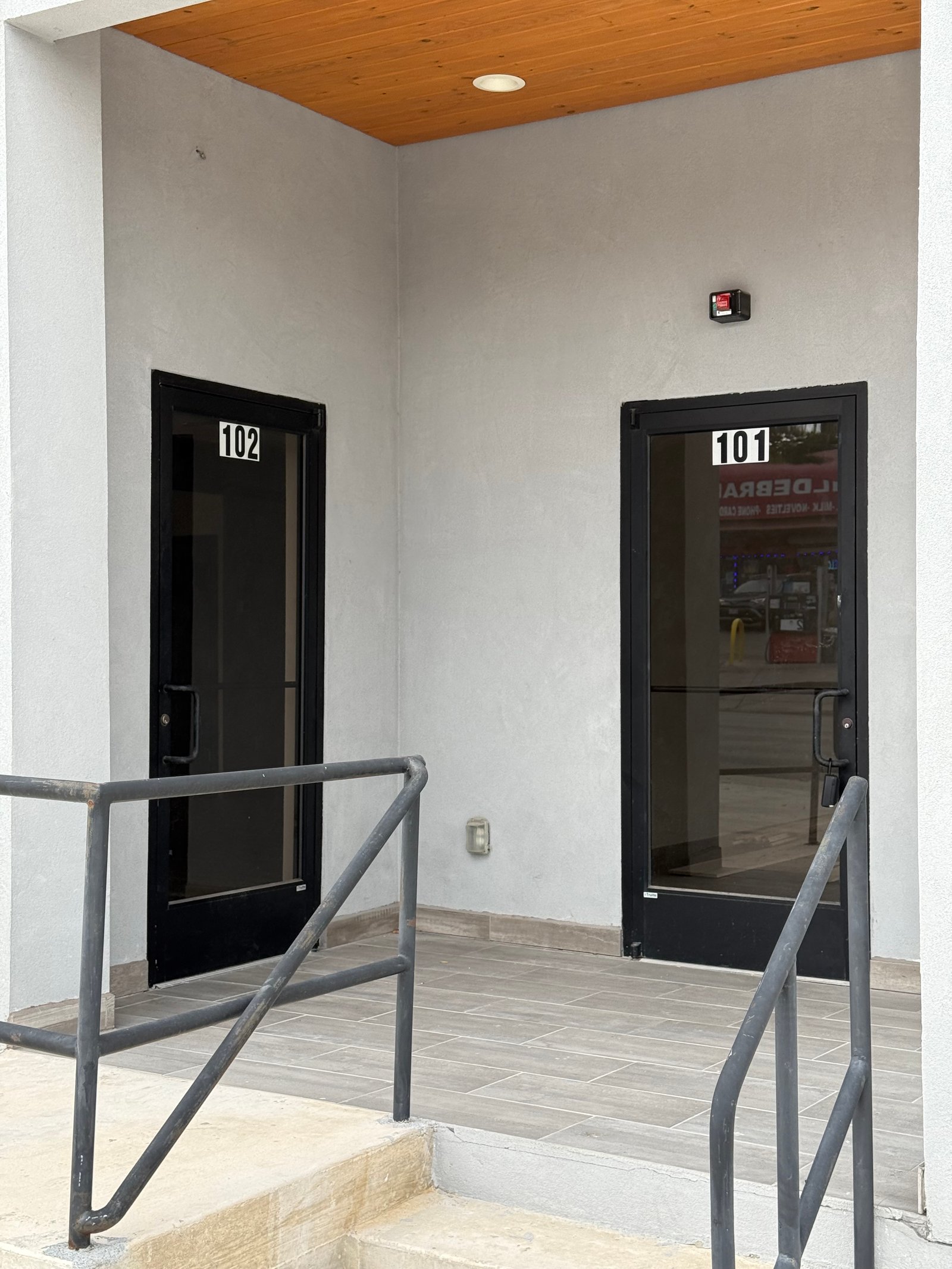 1443 w hildebrand — photo 26