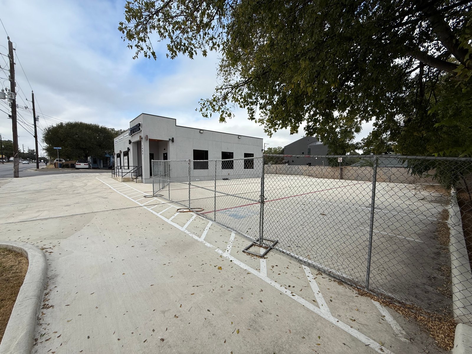 1443 w hildebrand — photo 27