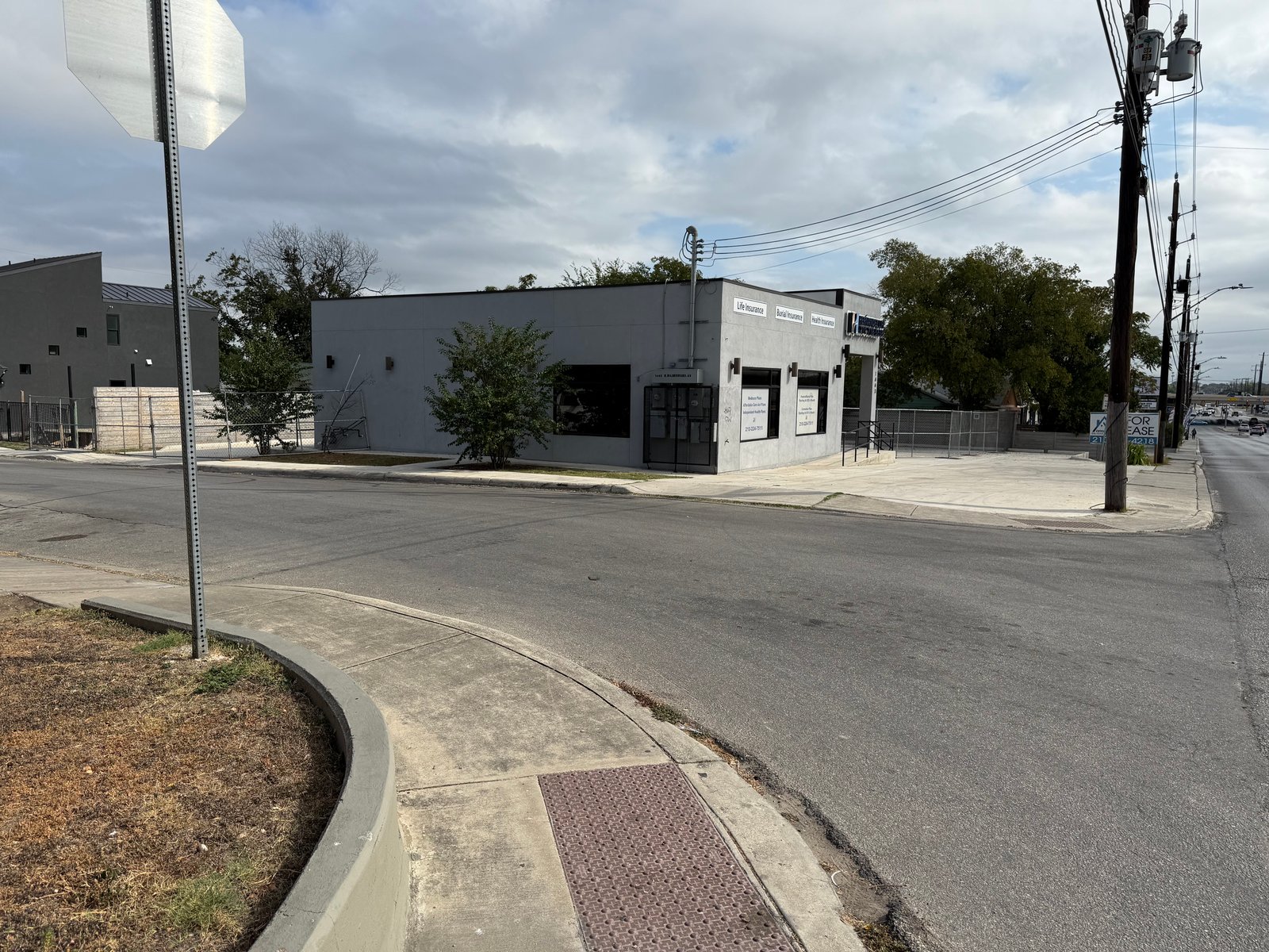 1443 w hildebrand — photo 32