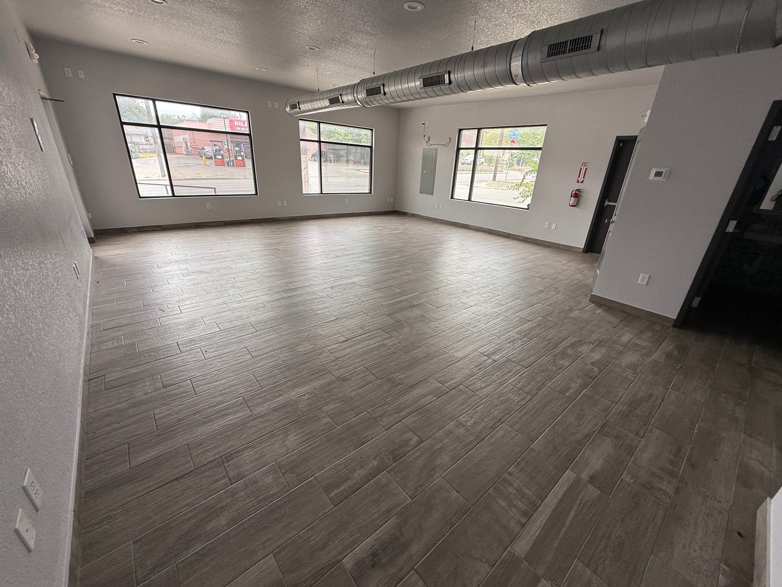 1443 w hildebrand — photo 8