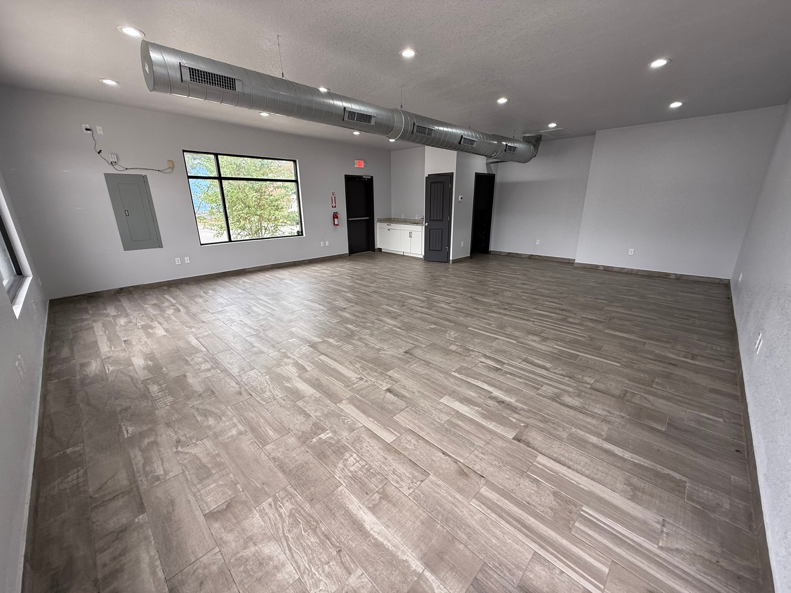 1443 w hildebrand — photo 9
