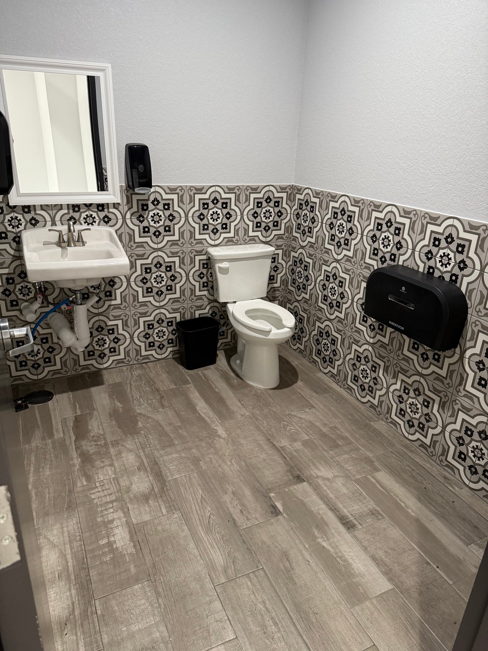 1443 w hildebrand — photo 10