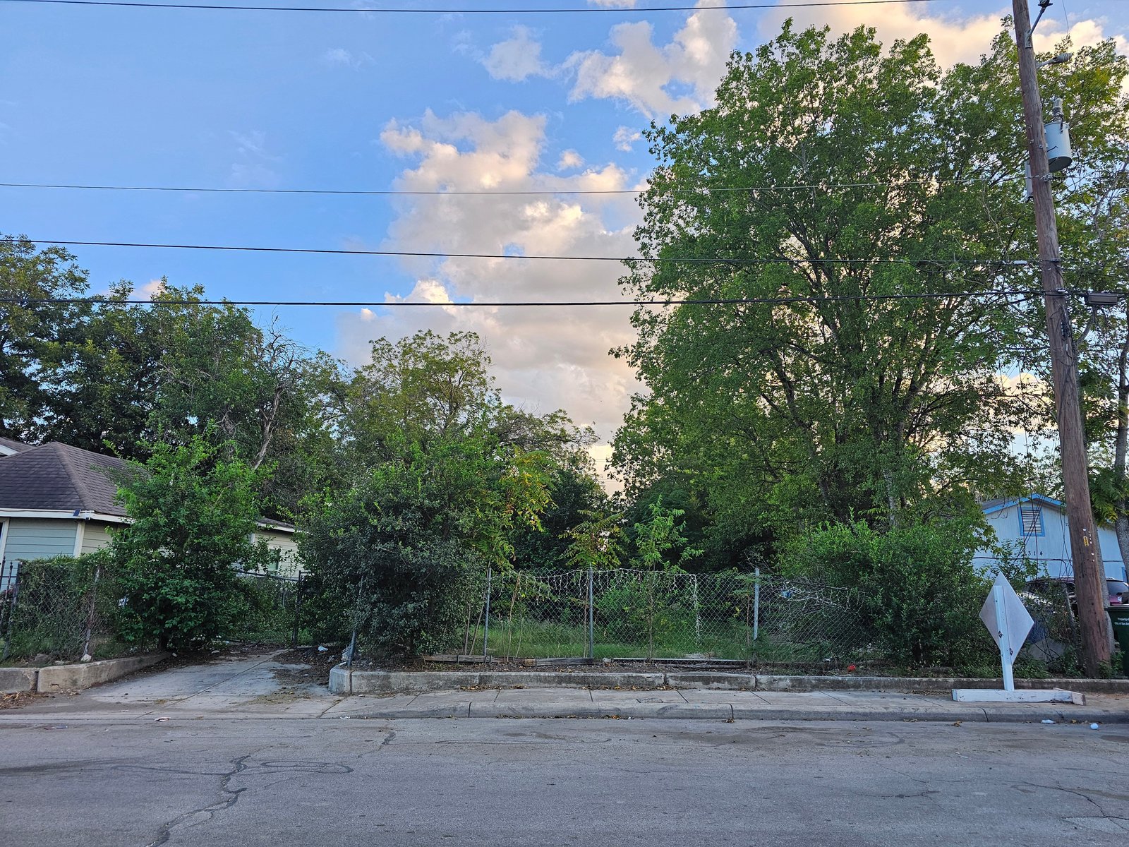 1318 Essex Street — photo 1
