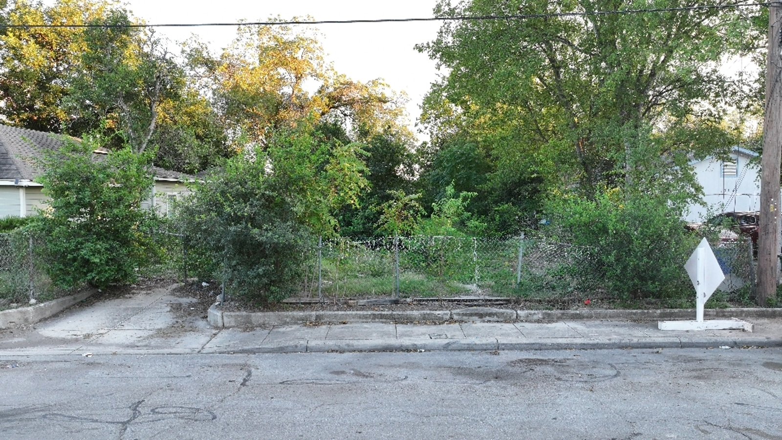 1318 Essex Street — photo 2