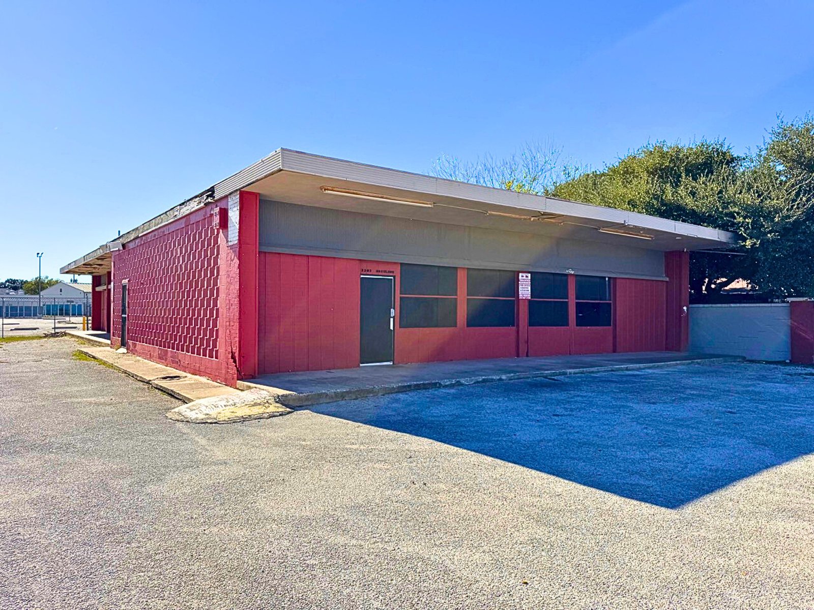 2507 S General McMullen Dr — photo 2