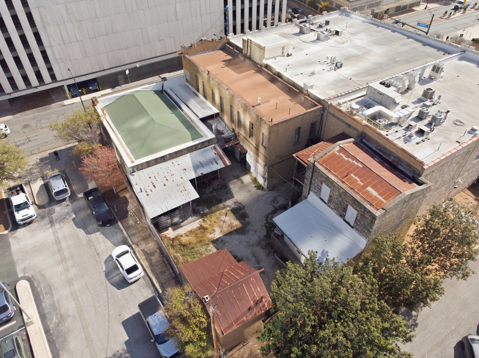 111-113 N Flores St — photo 15