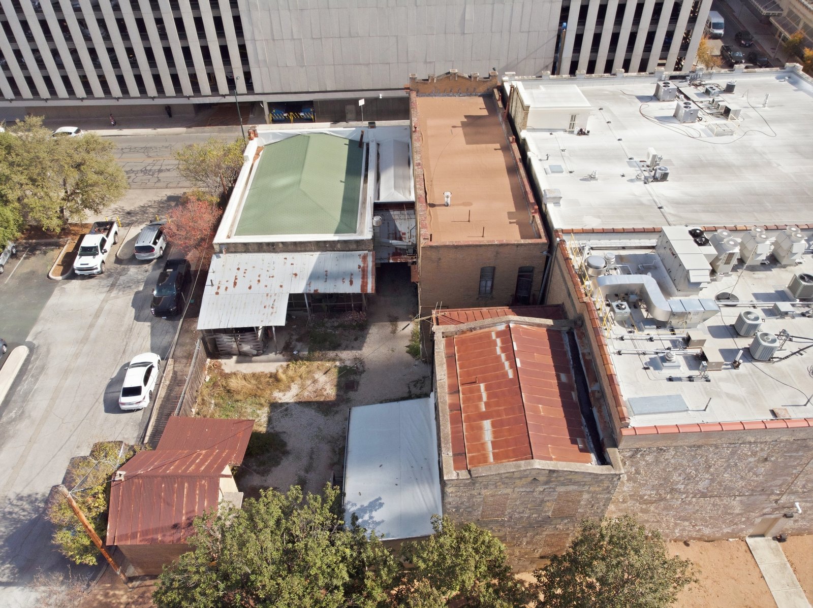 111-113 N Flores St — photo 16