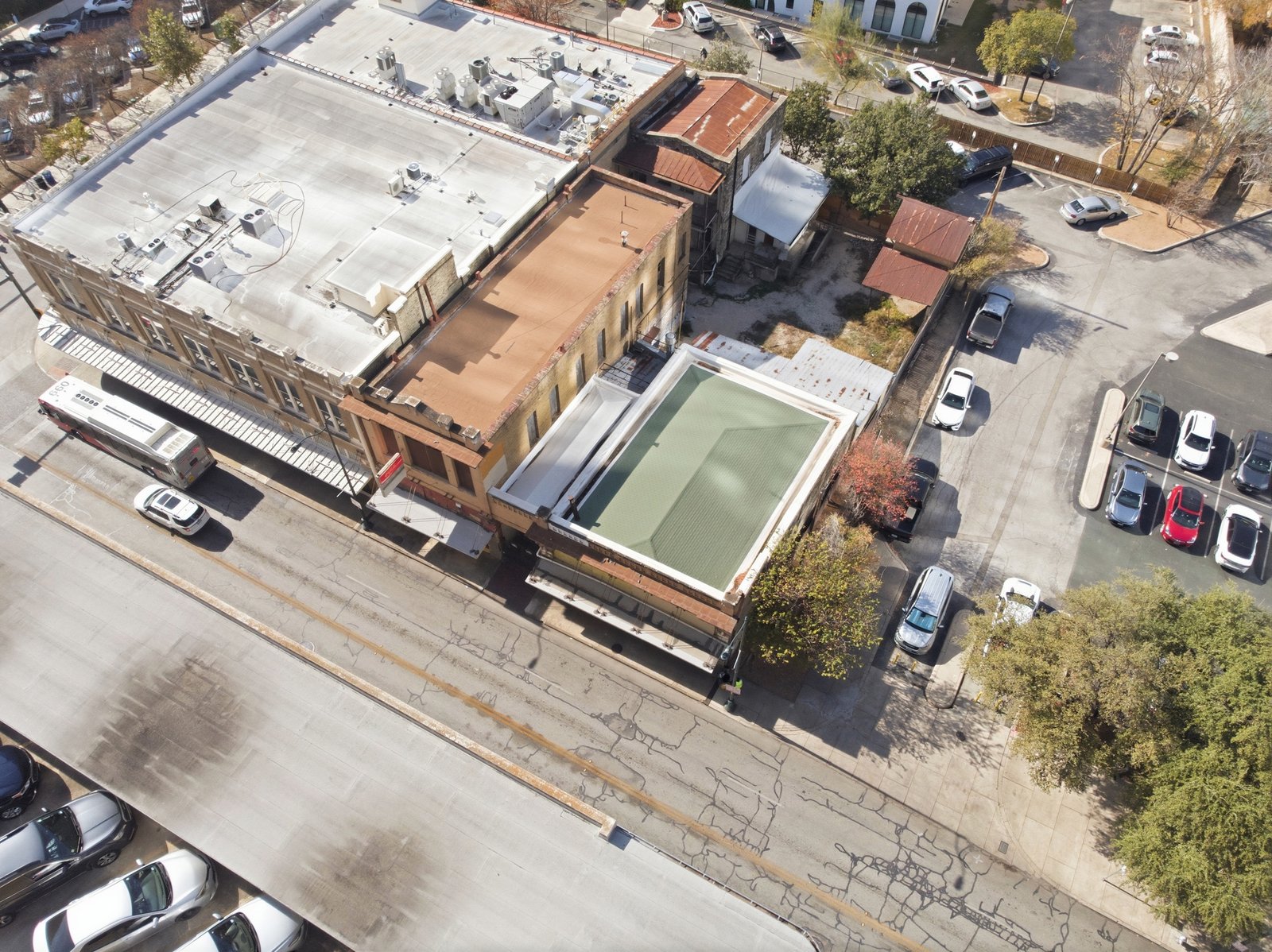 111-113 N Flores St — photo 22