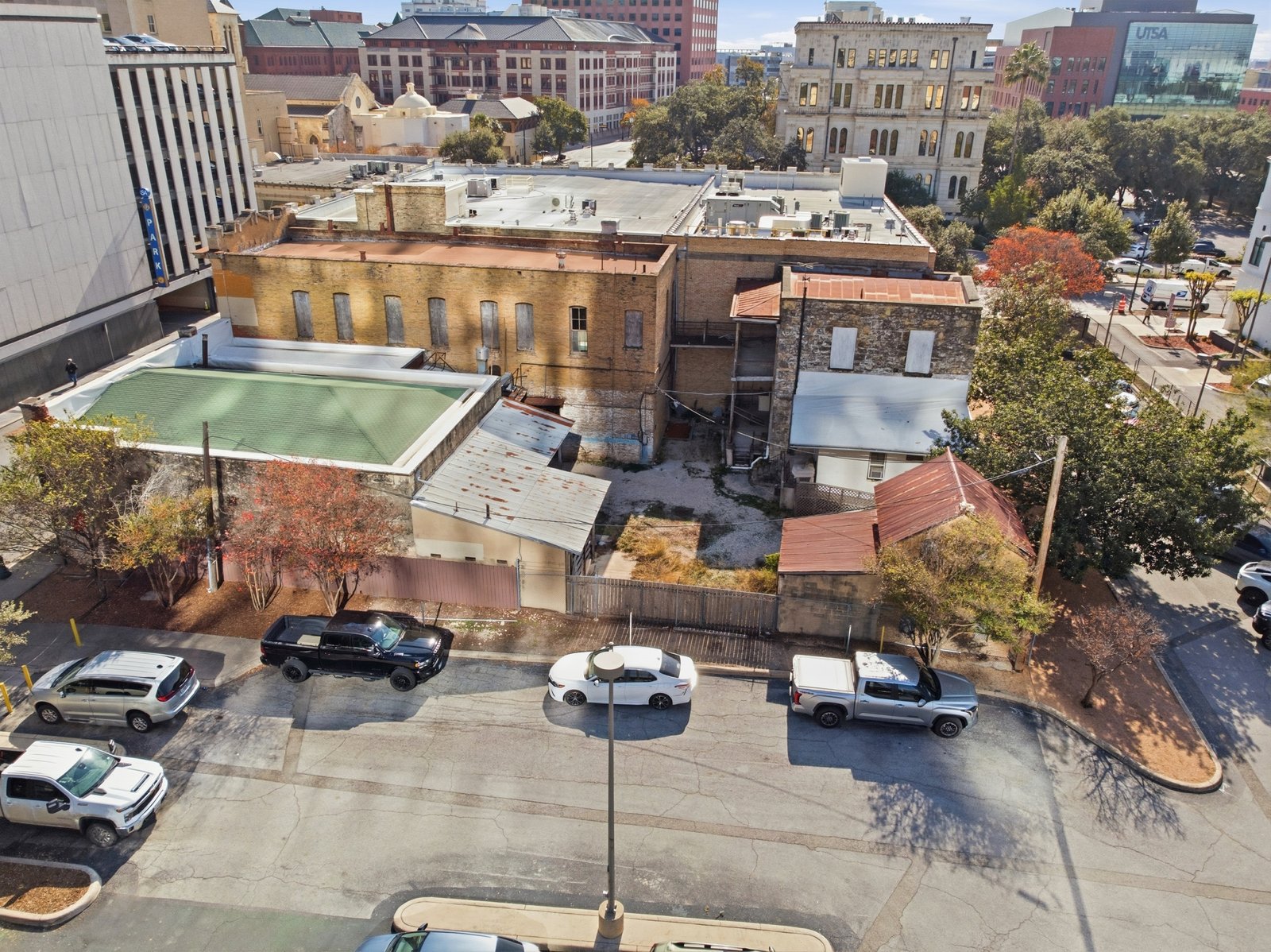 111-113 N Flores St — photo 30