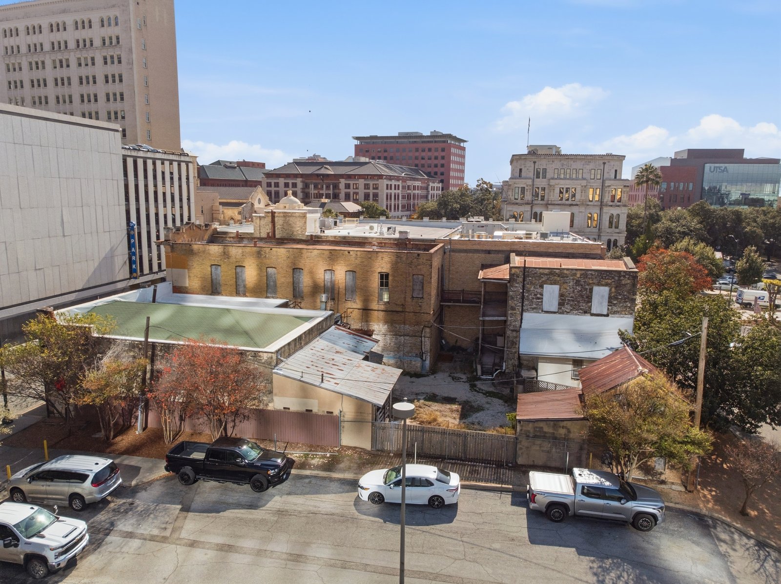 111-113 N Flores St — photo 31