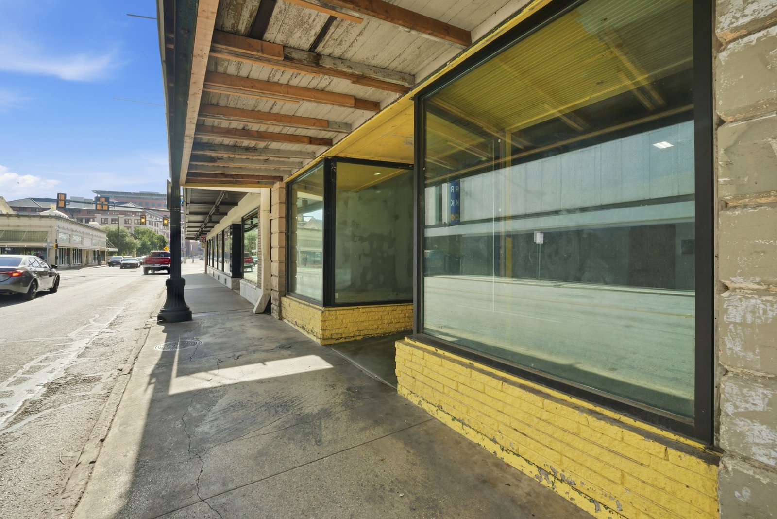 111-113 N Flores St — photo 8