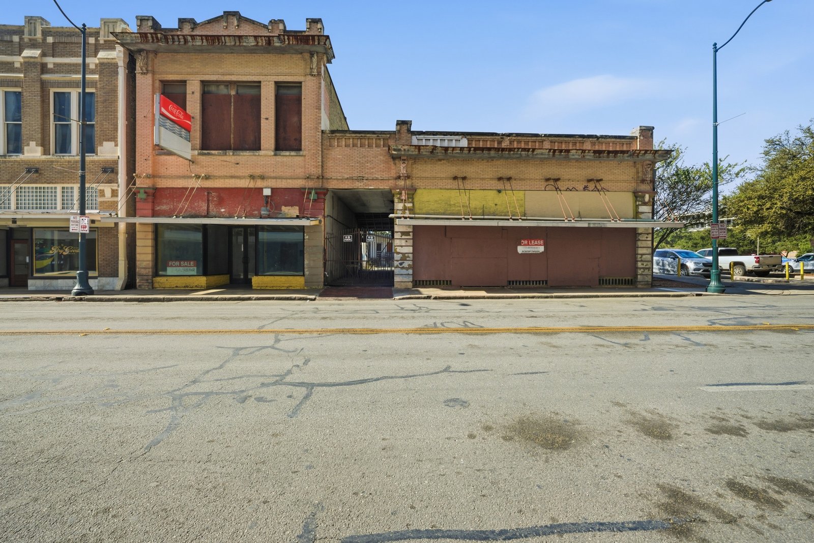111-113 N Flores St — photo 10