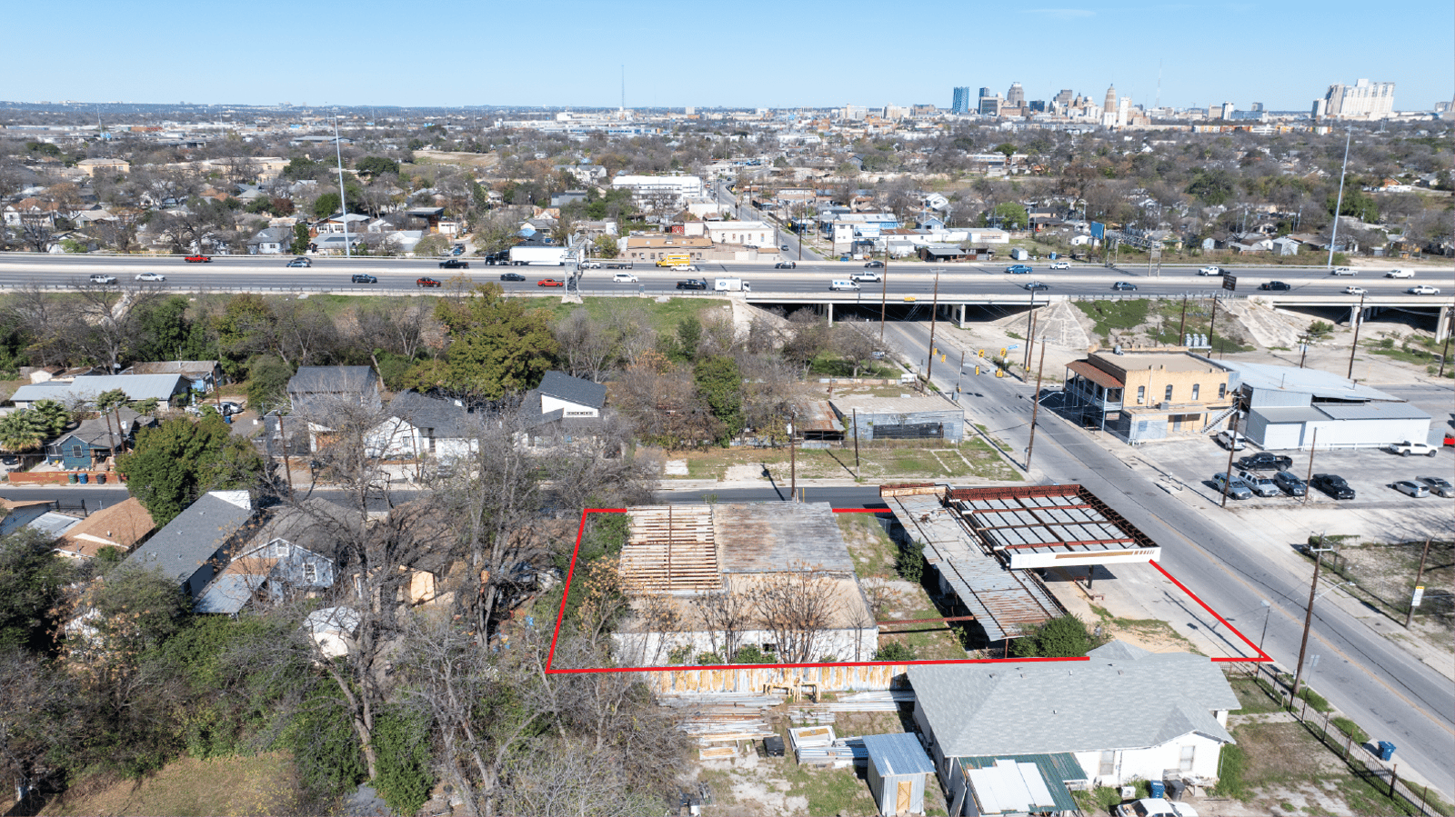 2901 S Flores St — photo 2