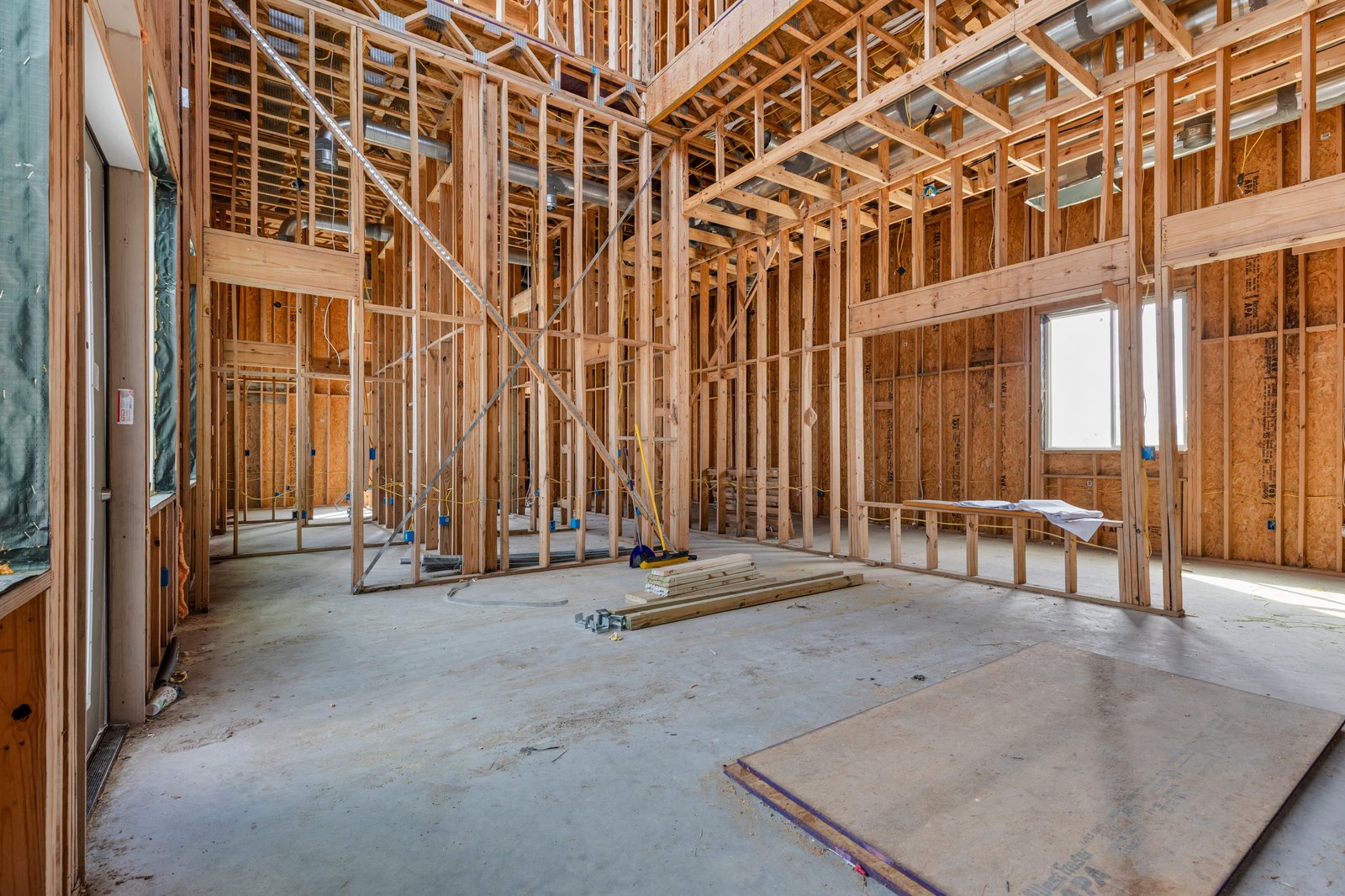 12222 N Interstate 35 — photo 18