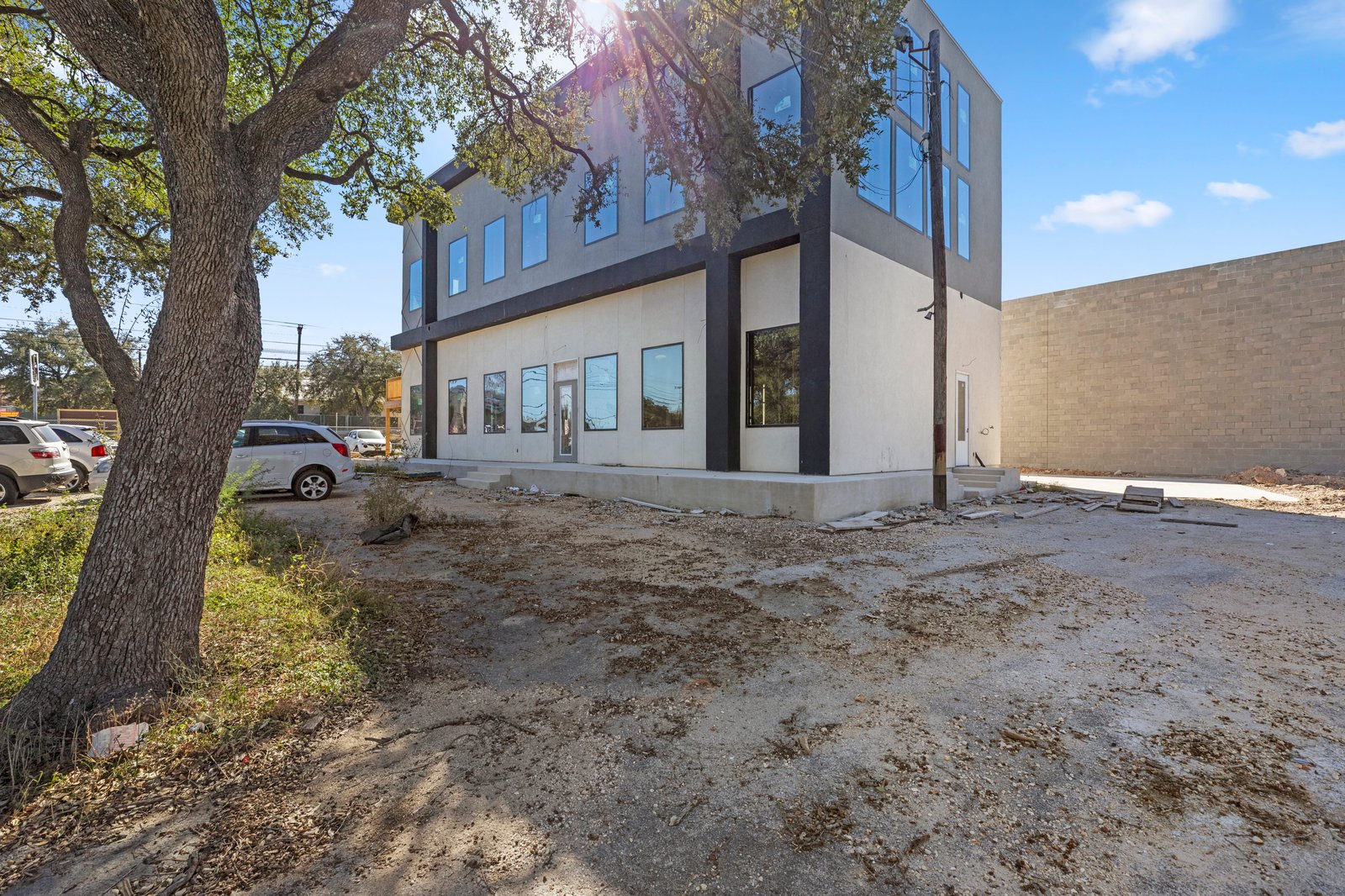 12222 N Interstate 35 — photo 8