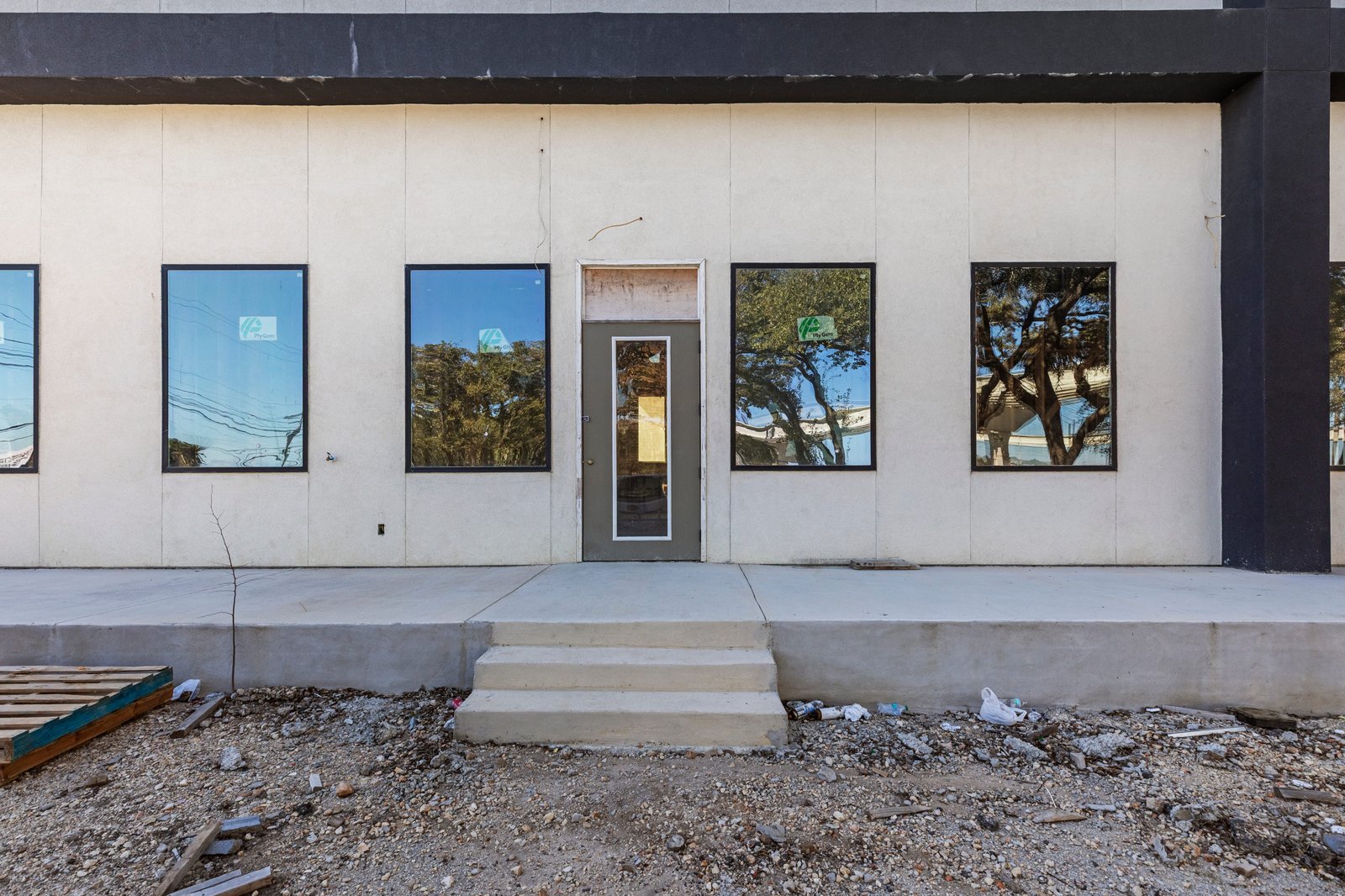 12222 N Interstate 35 — photo 9