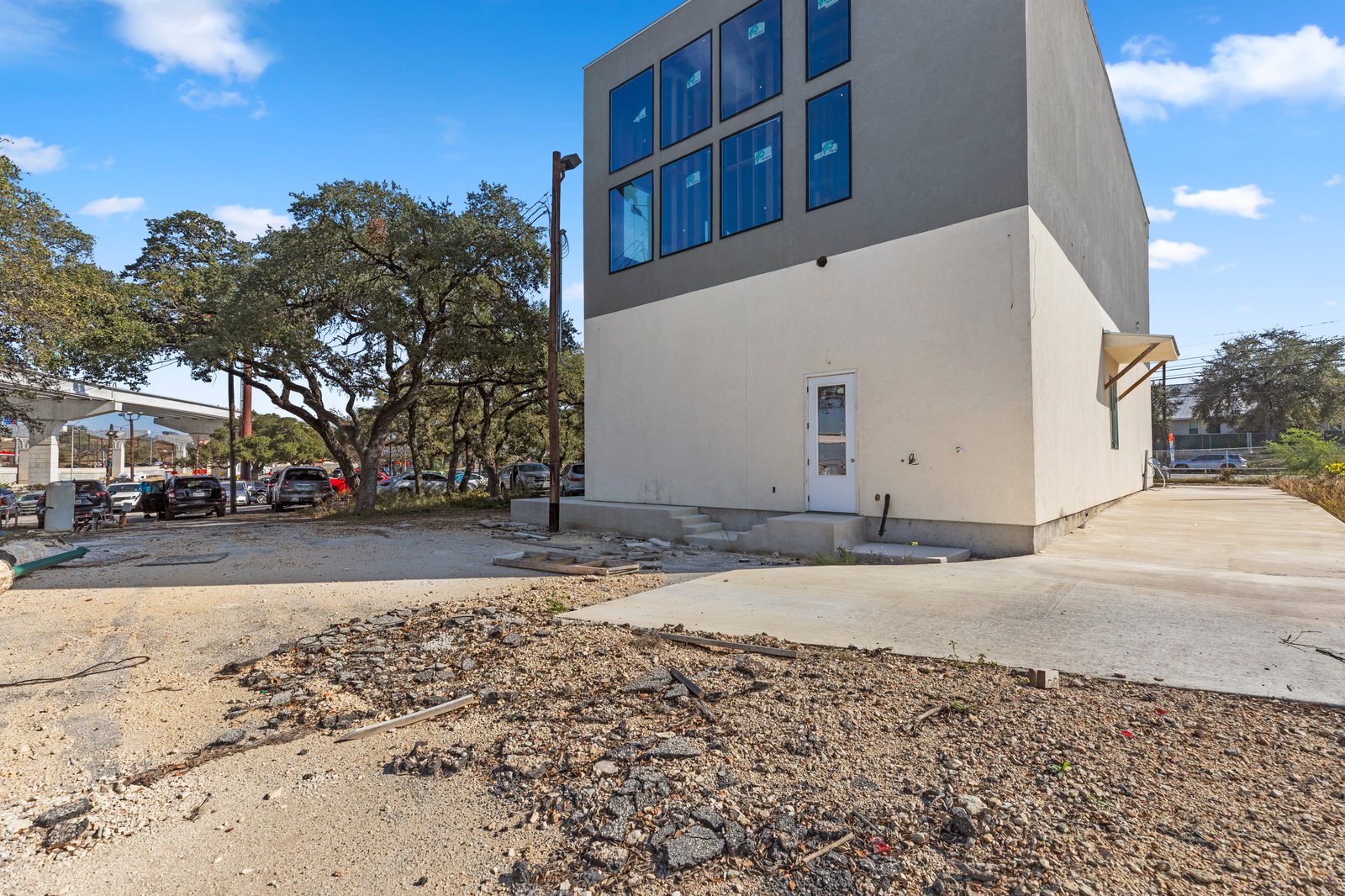 12222 N Interstate 35 — photo 10