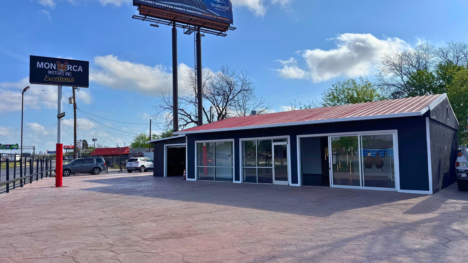 5602 S IH 35 — photo 1