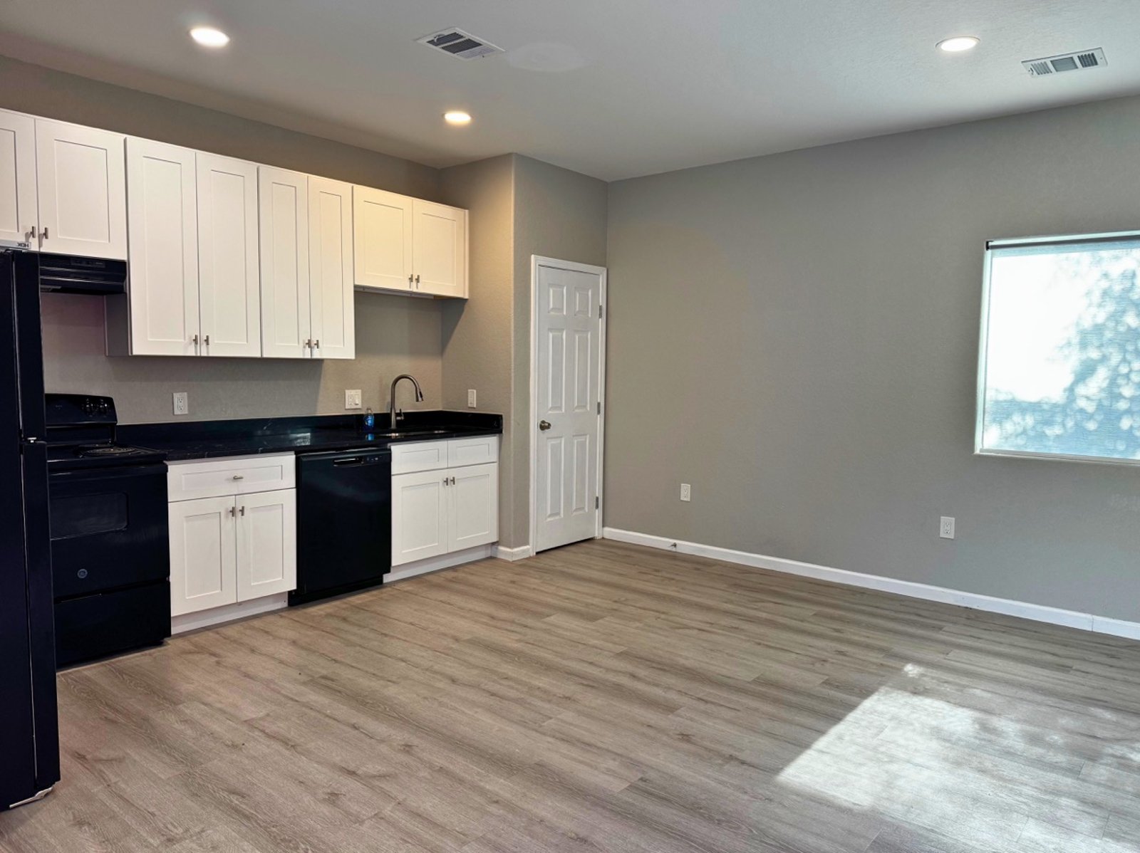 2902 S LAREDO ST SAN ANTONIO TX 78207 — photo 5