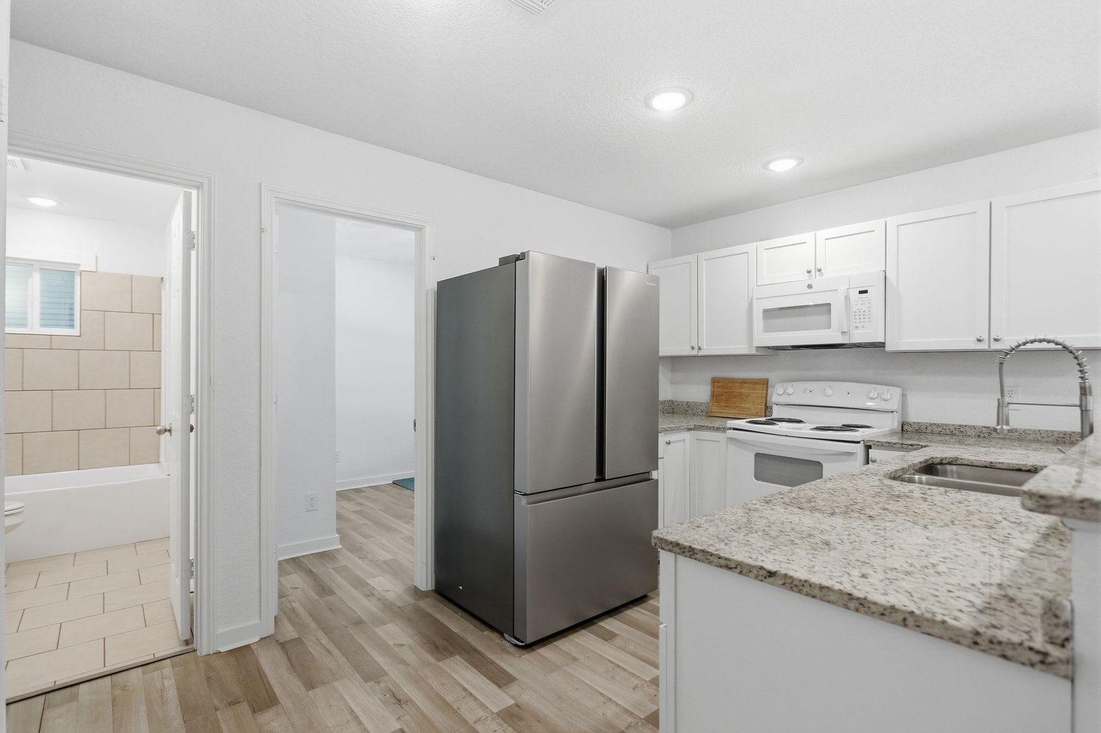1522 S Elmendorf St Triplex — photo 11