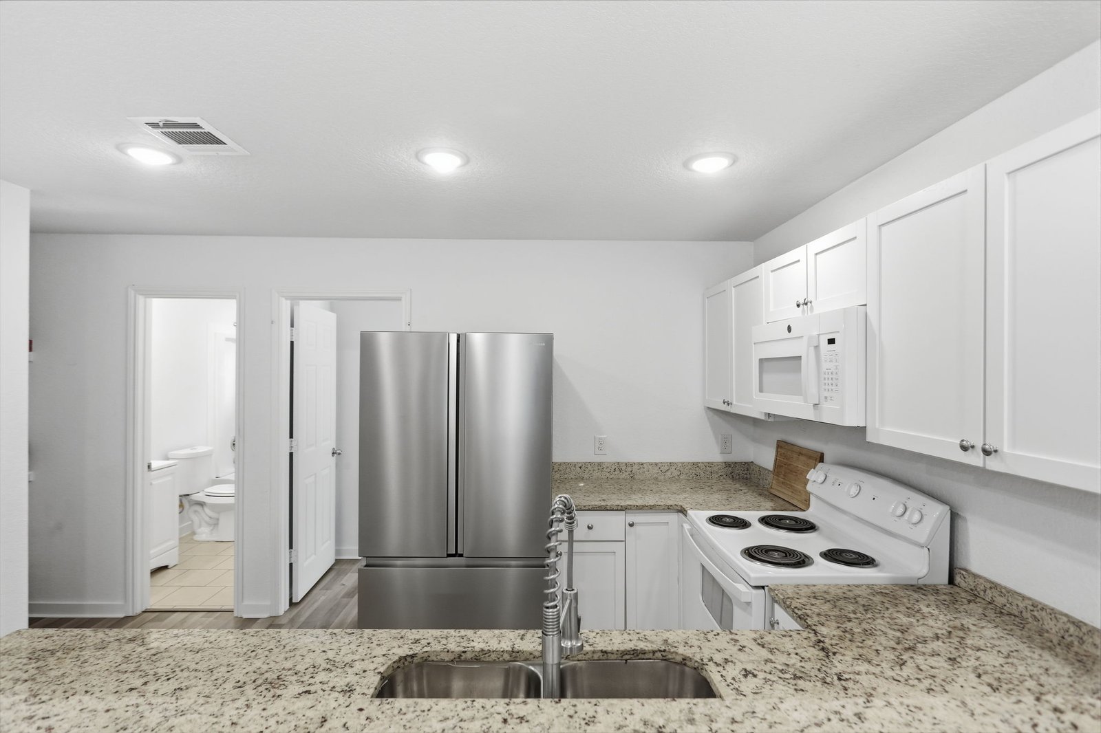 1522 S Elmendorf St Triplex — photo 12