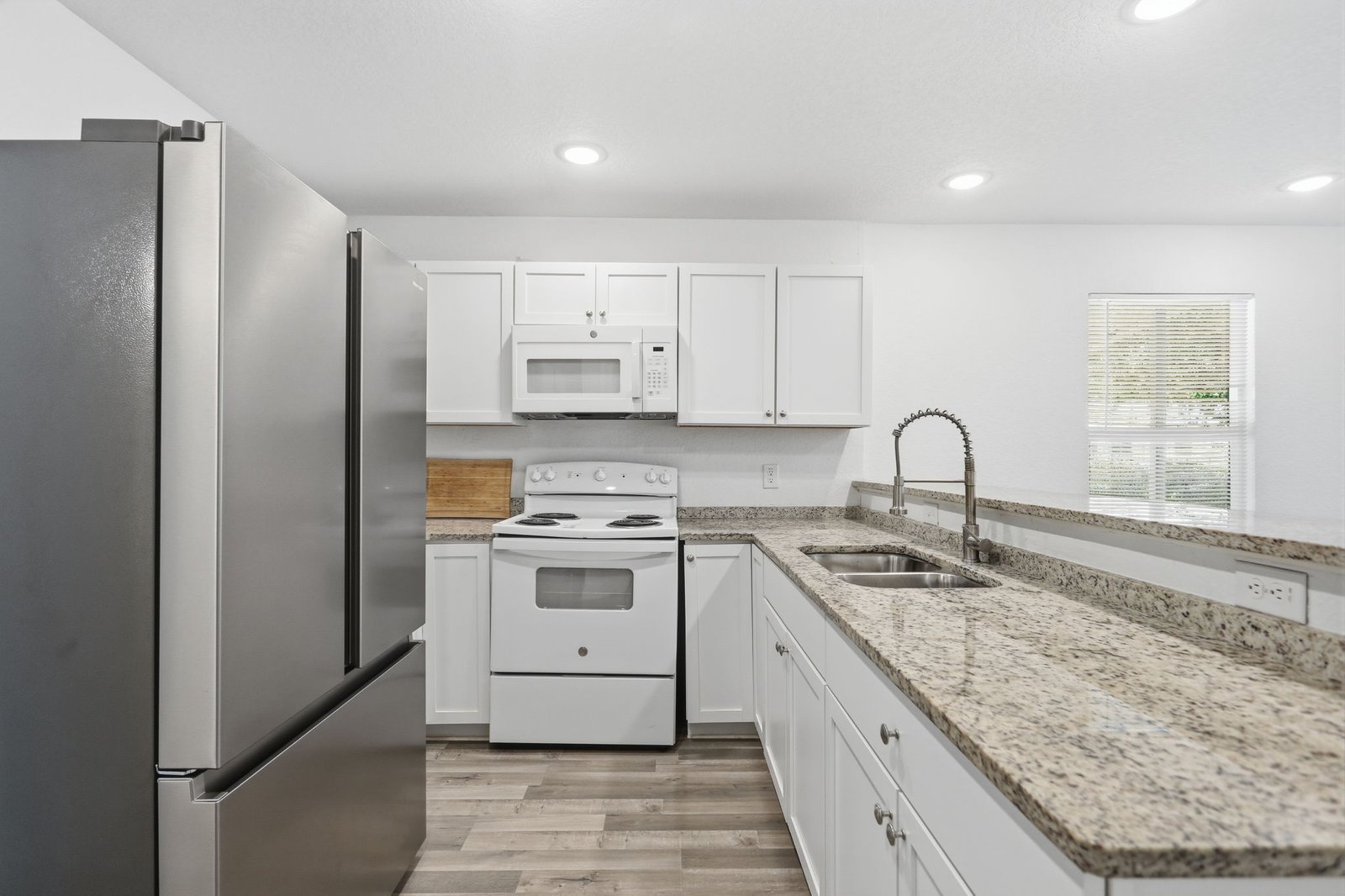 1522 S Elmendorf St Triplex — photo 13
