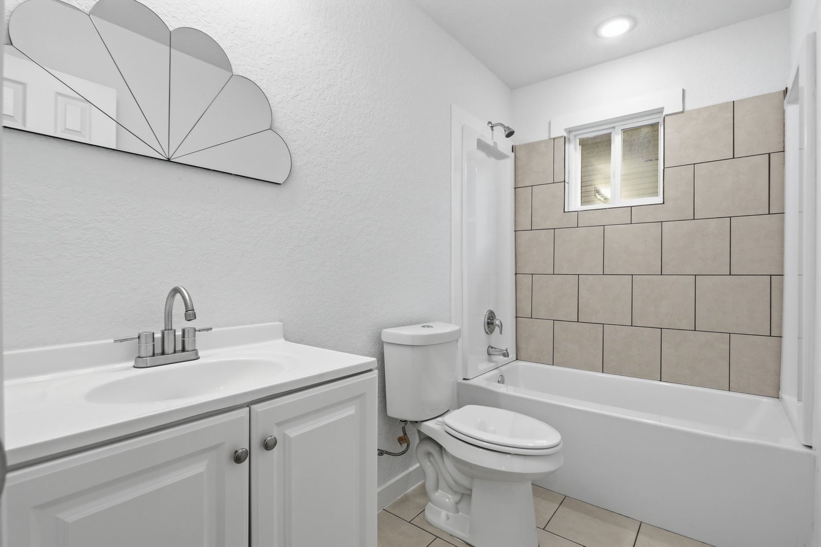 1522 S Elmendorf St Triplex — photo 15