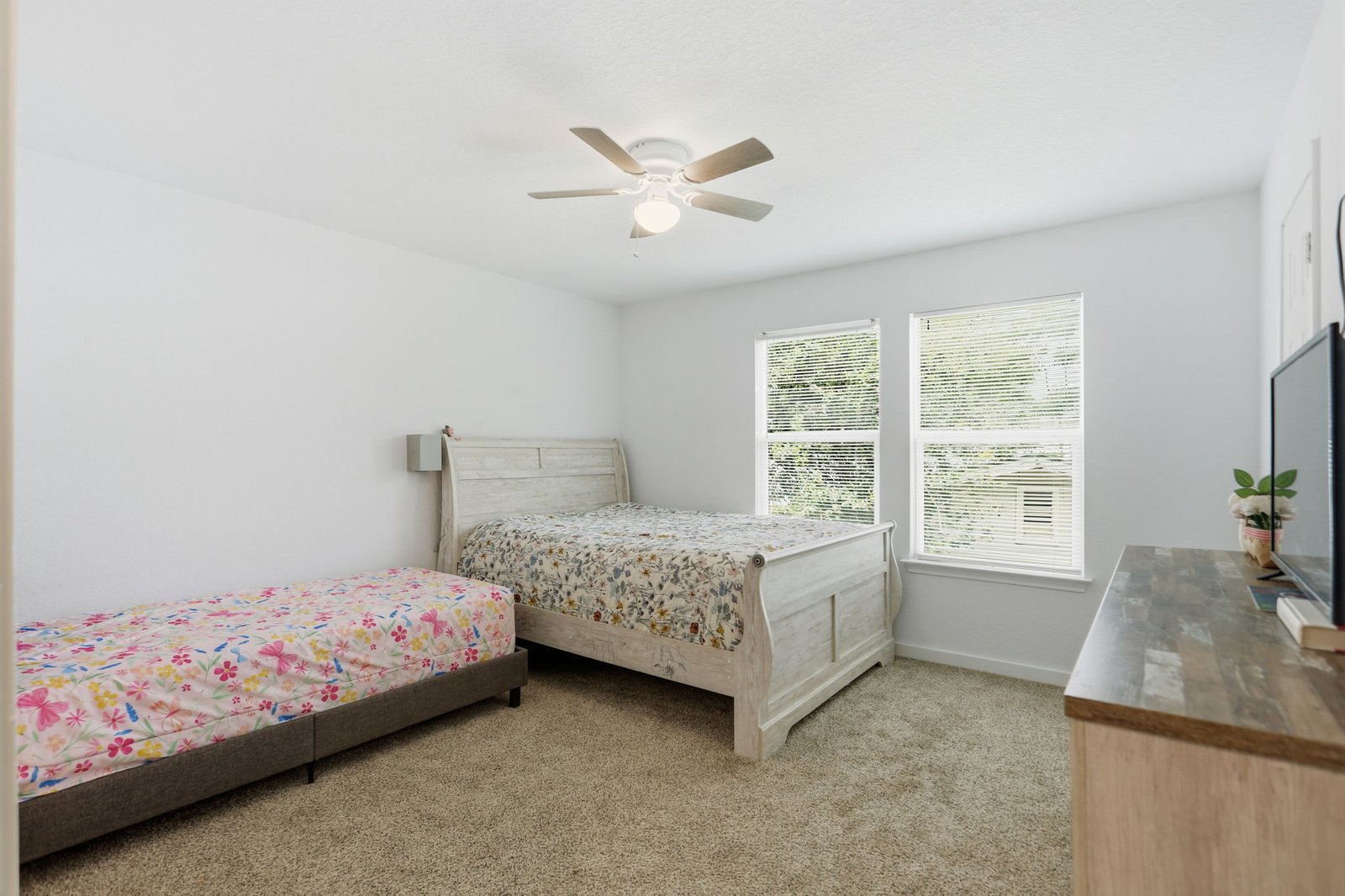1522 S Elmendorf St Triplex — photo 17