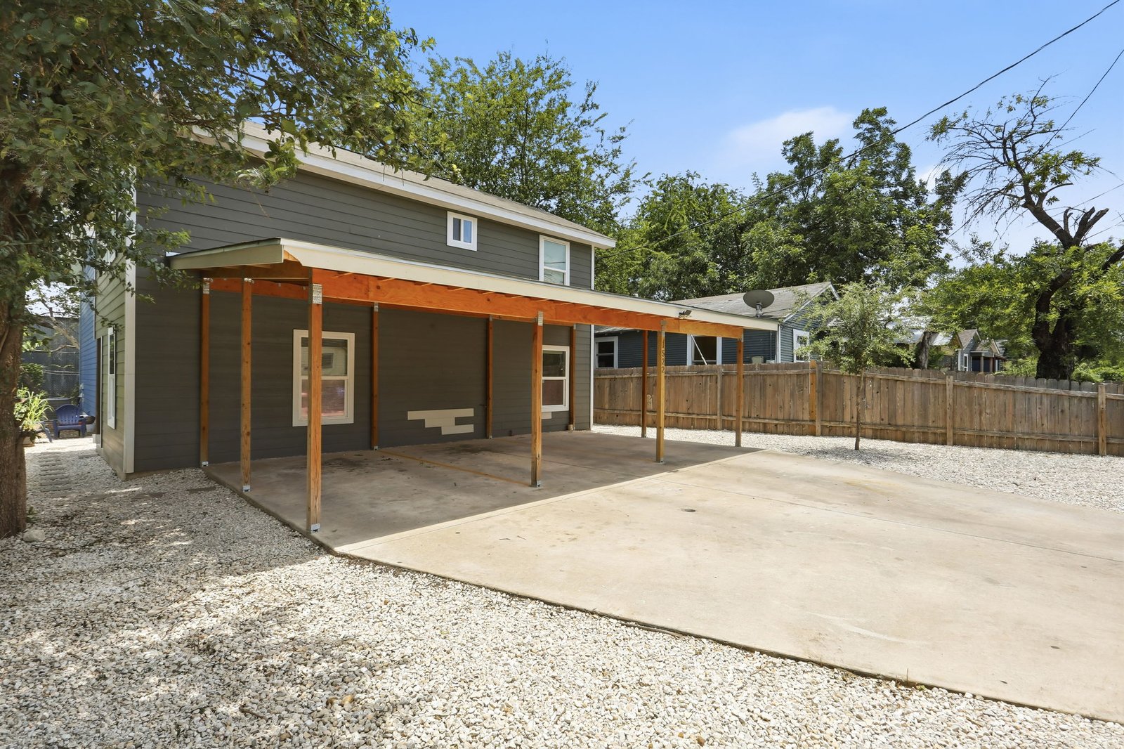 1522 S Elmendorf St Triplex — photo 4