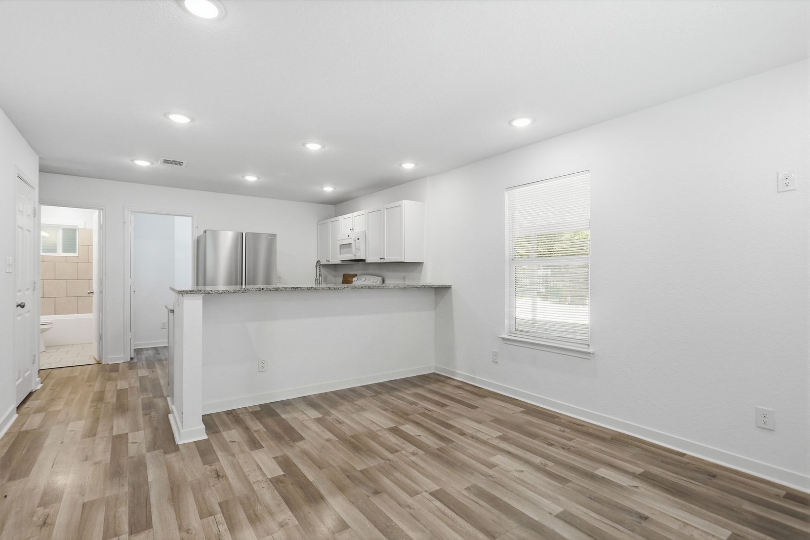 1522 S Elmendorf St Triplex — photo 10
