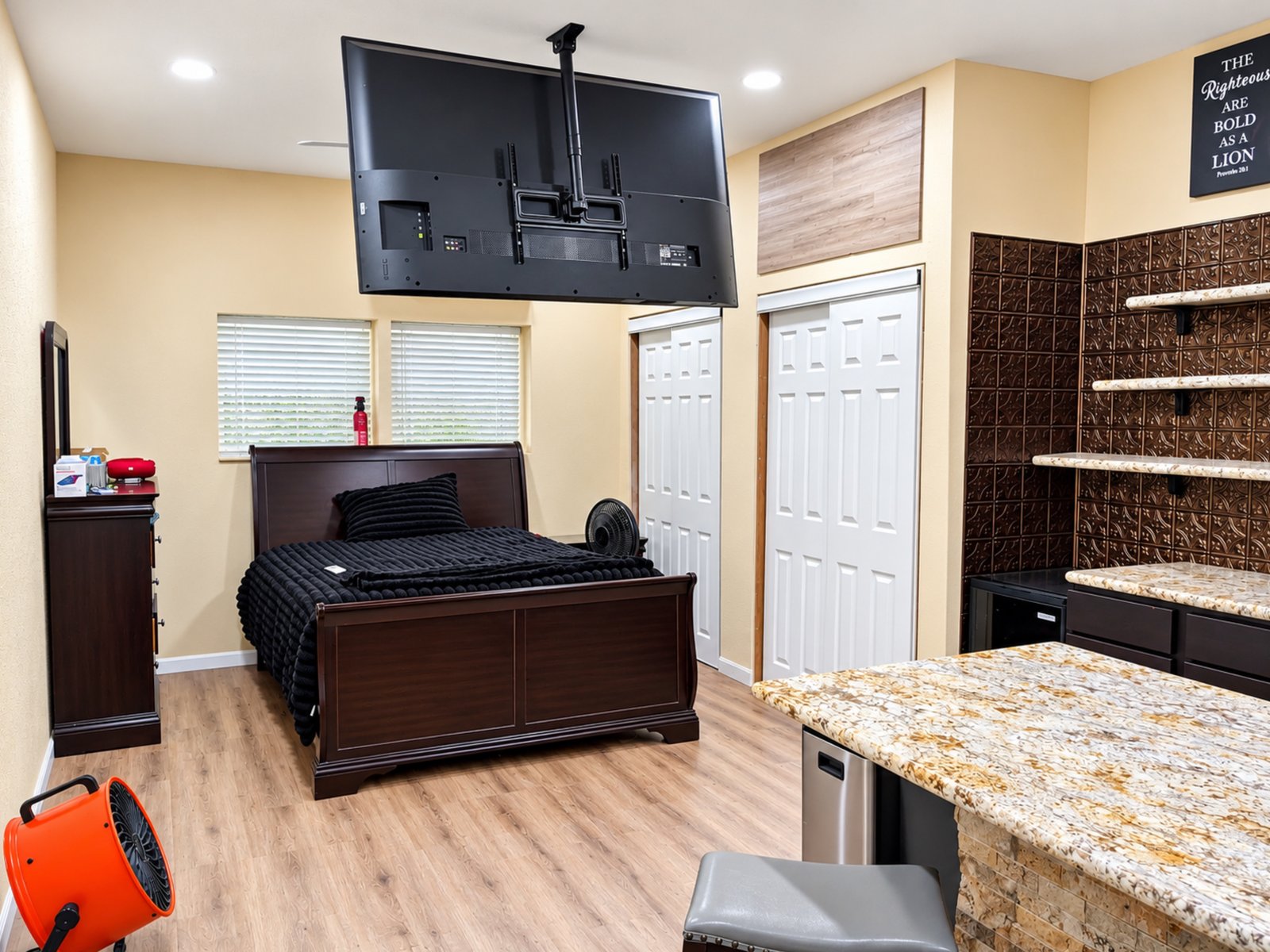 Retail | Office | Fromer Vet Clinic — photo 5