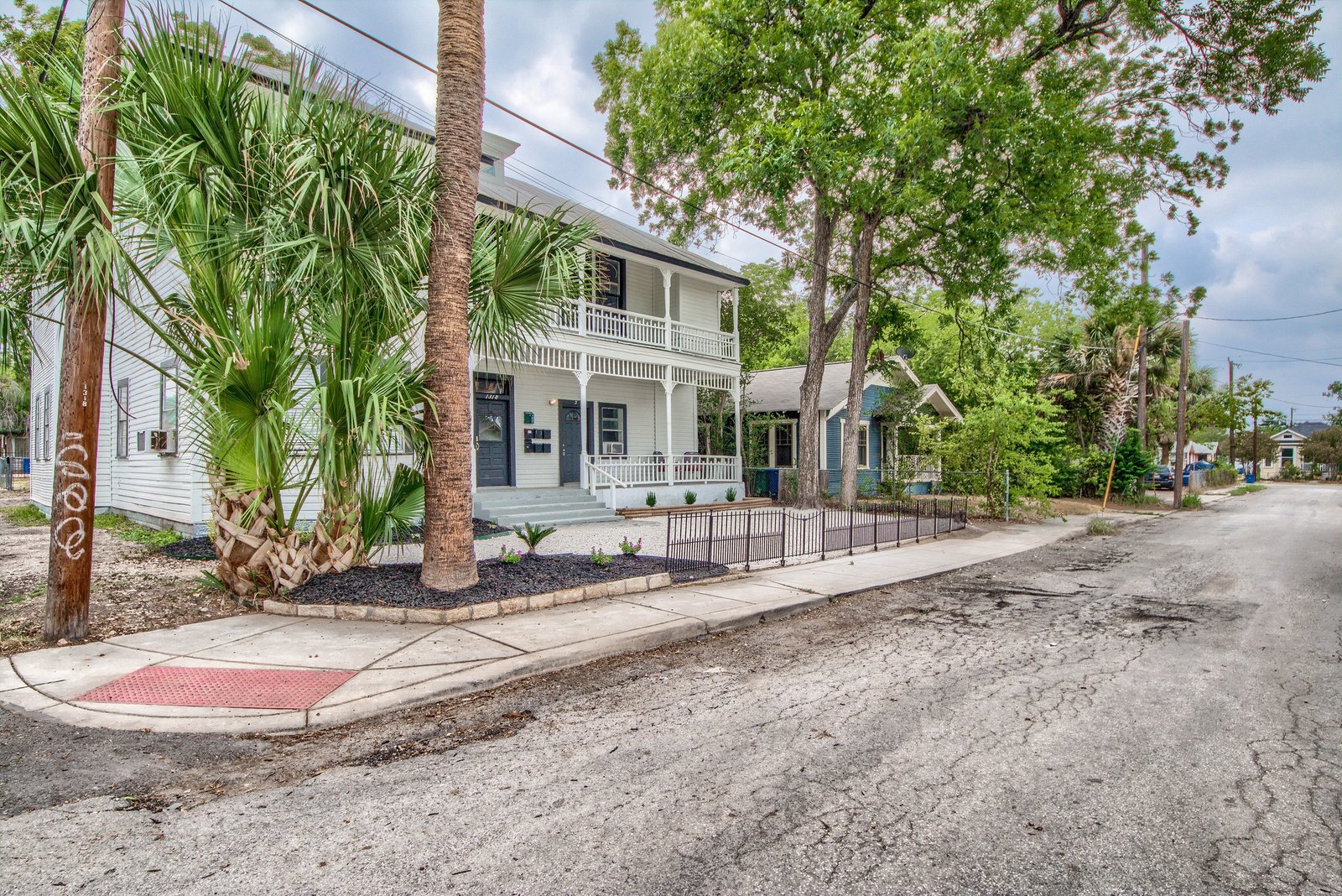 Renovated & Fully Leased 6-Unit Multifamily Asset — photo 3