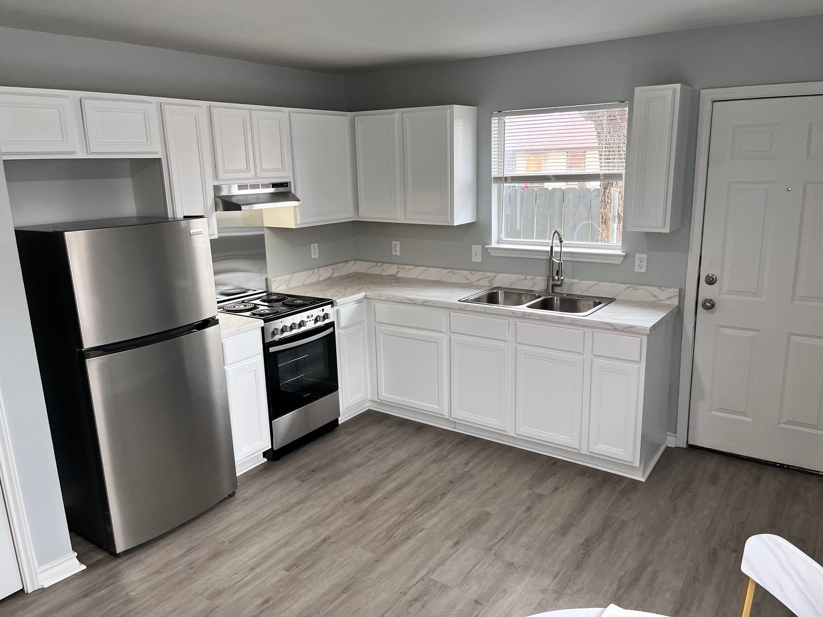 13-Unit Mixed-Use Asset with Value-Add Potential — photo 11